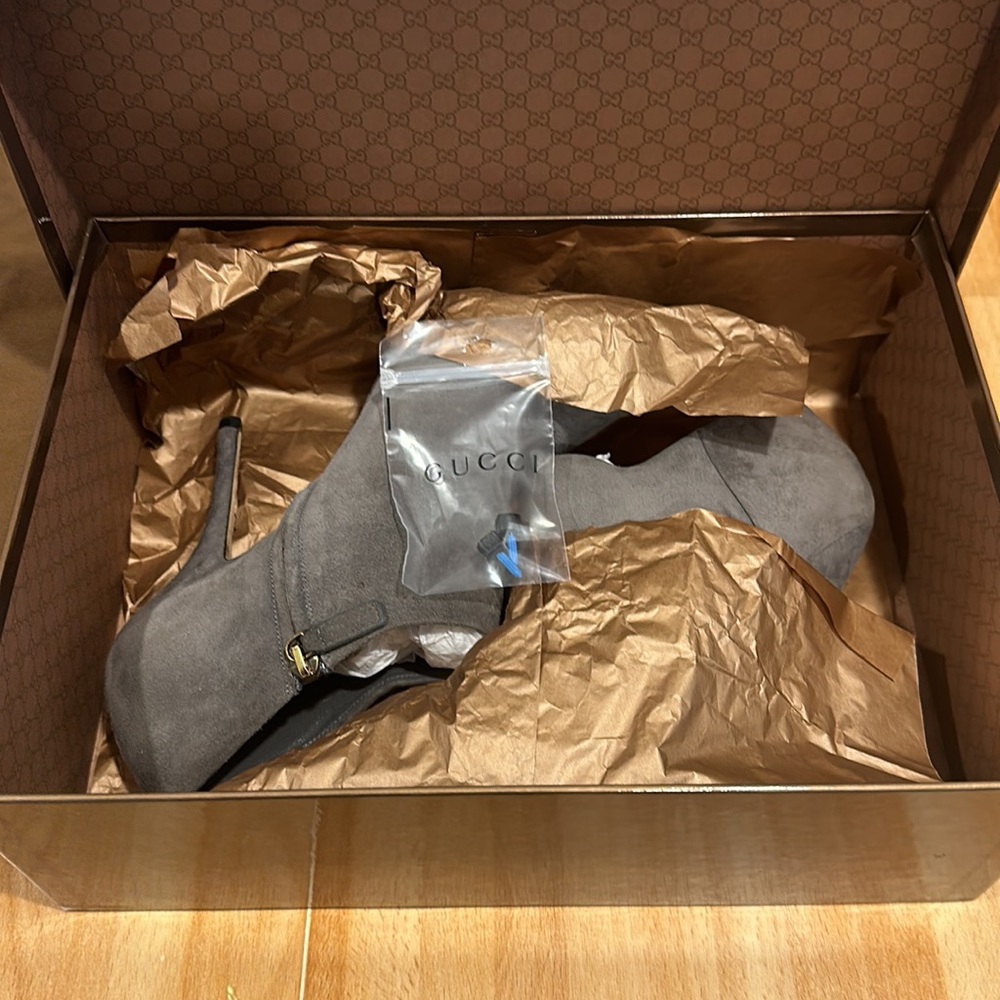 GUCCI grey suede stiletto ankle boots w BOX & 2 DUST BAGS 37.5